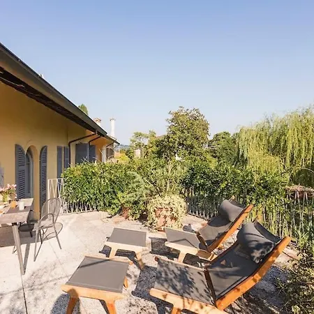 Villa Lesa Villa