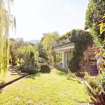 Villa Lesa *